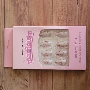 Press On Nails Do-It-Yourself 24 pcs Lavender Flower Designs Natural Nail Art